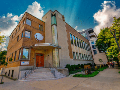 Équipe locale de Vortex Solution collaborant dans les bureaux de Montréal